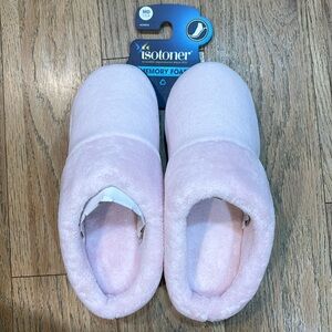 NWT Isotoner slippers, size M(7.5-8)